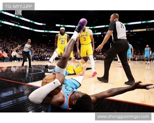 艾顿篮下强势拼抢引勇士替补不满裁判怒吹追梦技犯成赛季首个